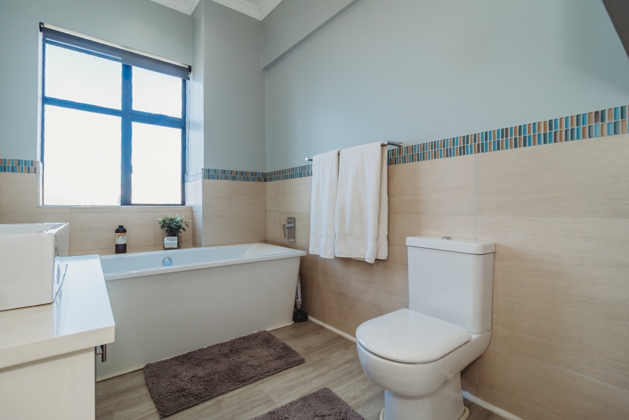 4 Bedroom Property for Sale in Herolds Bay Western Cape